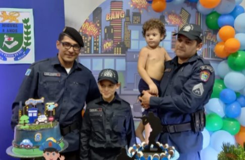 Polícia Militar participa de aniversário de grande fã que sonha ser policial em Pedro Gomes