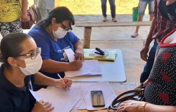 Prefeitura leva vacinação, testagem e atendimento médico e odontológico a moradores de assentamento em Anhanduí