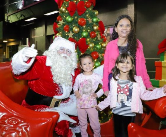 Reviva Natal tem shows, coral e feira no centro e chegada do Papai Noel no São Conrado