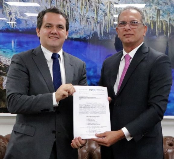 Procurador-Geral de Justiça entrega ao Presidente do TJMS as duas listas sêxtuplas para vagas de Desembargador