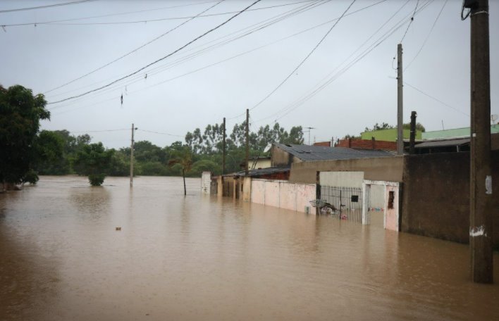 Chuvas em São Paulo causam deslizamentos, alagam cidades e deixam 19 mortos