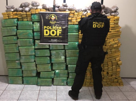 DOF apreende quase 900 kg de maconha avaliada em R$ 1.5 milhão, traficante conseguiu fugir