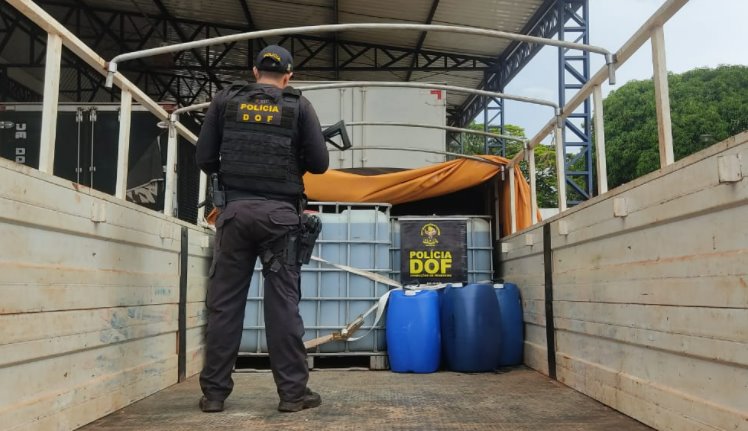 Motorista de caminhão é preso pelo DOF com mais de três mil litros de herbicida