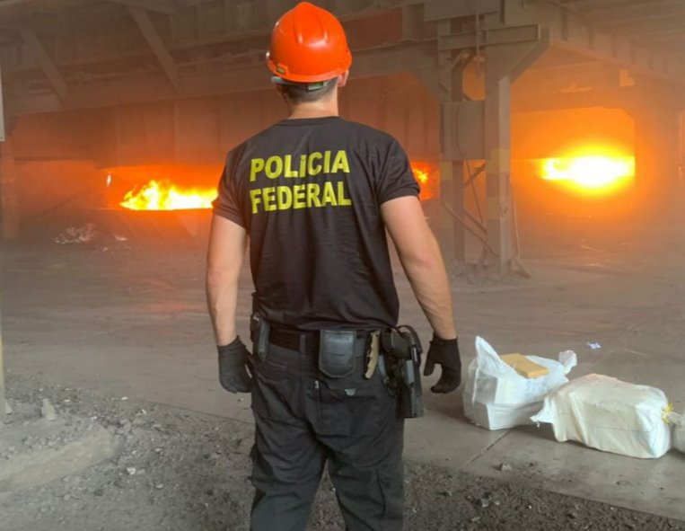 Polícia Federal incinera mais de 1 tonelada de cocaína em Corumbá