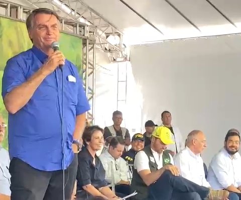 Bolsonaro entrega quase 3 mil títulos de propriedade rural em Ponta Porã – vídeo