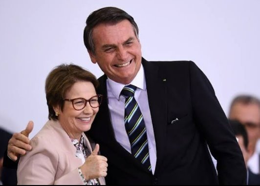 Após 17 anos de espera, Governo Bolsonaro entrega escritura de terras no Ceará