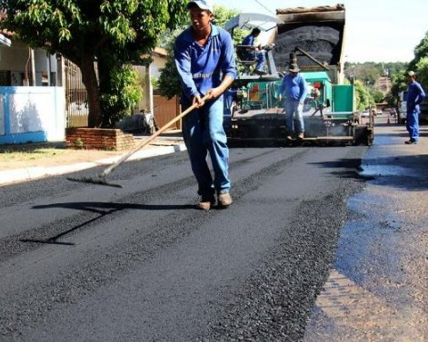 Governador autoriza restauração de rodovia e entrega reforma de escola na região de Dourados