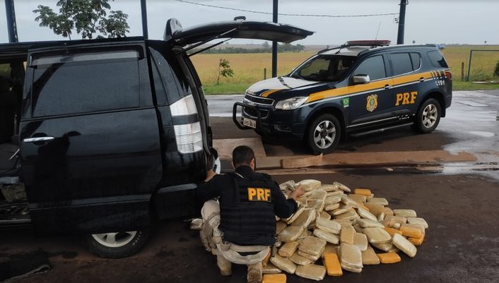 PRF apreende 250 Kg de maconha e prende sete pessoas em Caarapó
