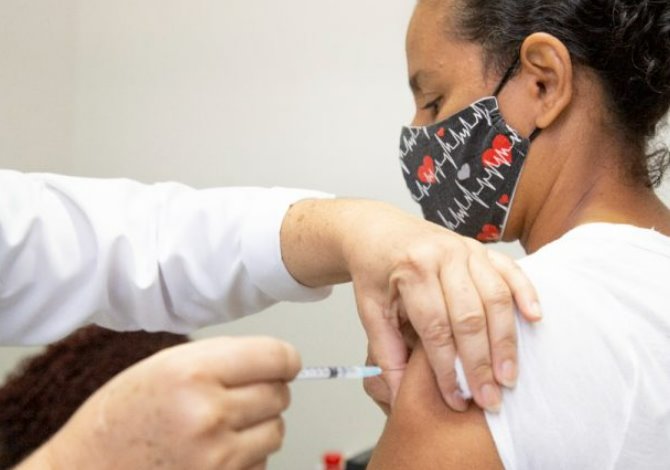Sábado tem plantão de vacinação contra a Covid-19 e Influenza na Capital