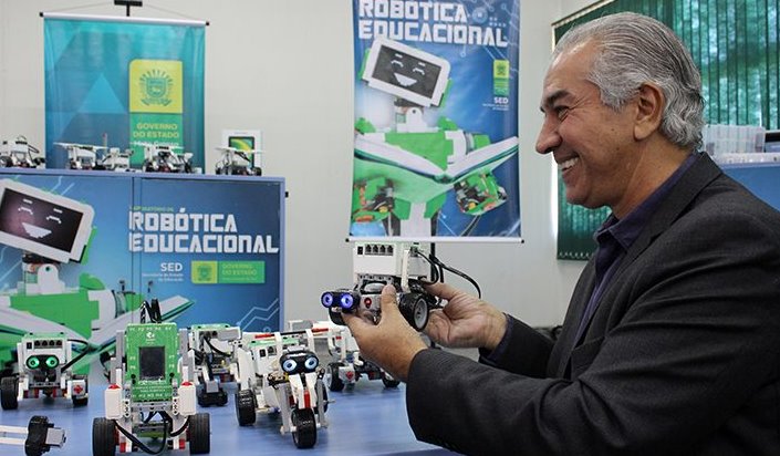 Escolas estaduais recebem conjuntos de robótica para melhorar aprendizado dos alunos