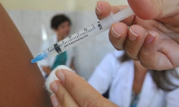 Procura aumenta e novo ponto de vacinação aplica em um dia 951 doses contra Influenza