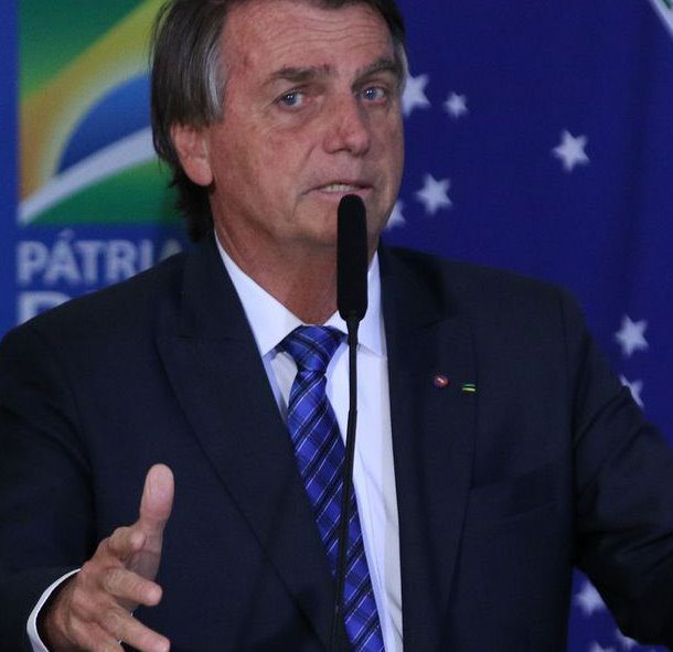 Bolsonaro anuncia envio de equipes para o Grande Recife após chuvas
