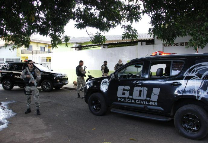 Policiais civis prendem suspeito de tráfico de drogas em flagrante e cumprem Mandado de Prisão em Campo Grande