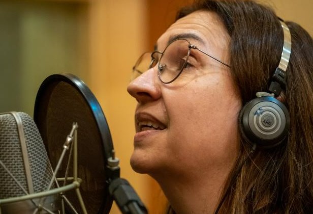 Maria Alice lança álbum completo em homenagem a Paulo Simões