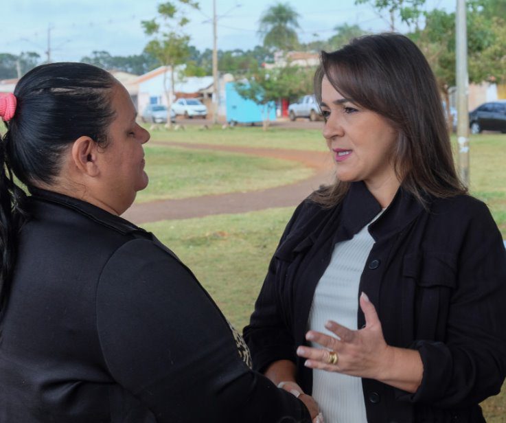 Prefeita Adriane Lopes levou gabinete itinerante e atendeu população na região do Imbirussu