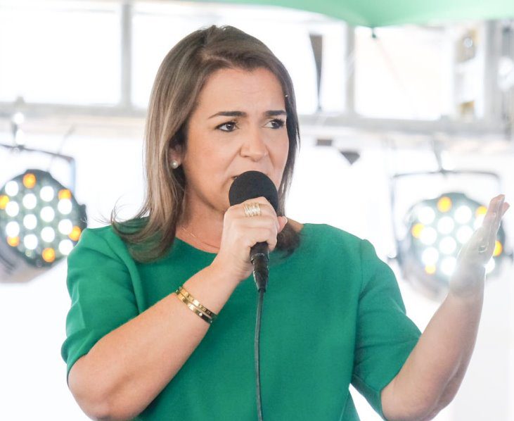 Prefeita Adriane Lopes entrega 300 apartamentos no Residencial Jardim Canguru