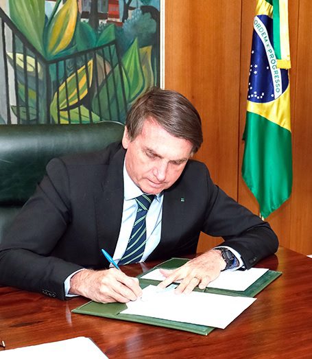 Presidente Bolsonaro sanciona lei que obriga cartórios a prestar serviço online