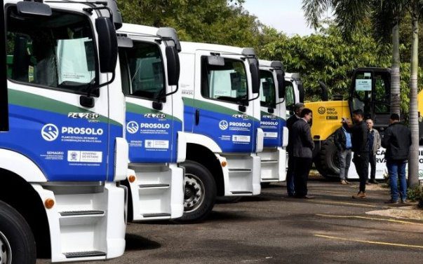 Governador Reinaldo Azambuja entrega caminhões e motoniveladoras a municípios nesta segunda-feira