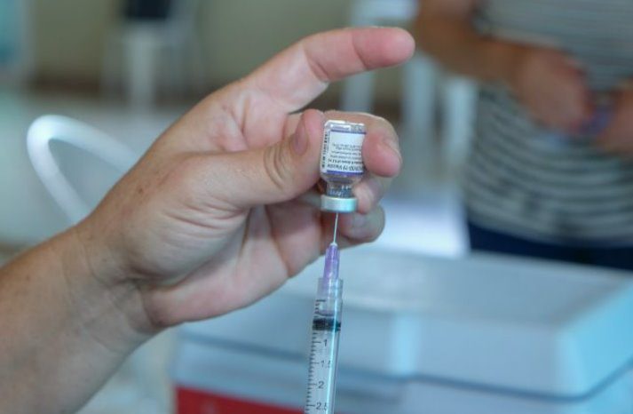 Feriadão terá três unidades de saúde abertas com plantão de vacinação