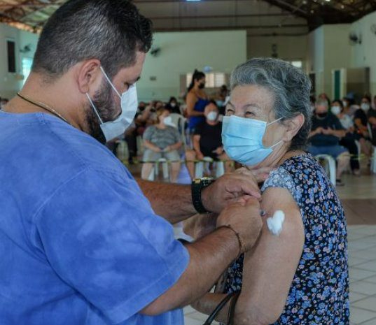 Disponível para todos os públicos prioritários, vacinação contra a Gripe acontece em mais de 70 locais