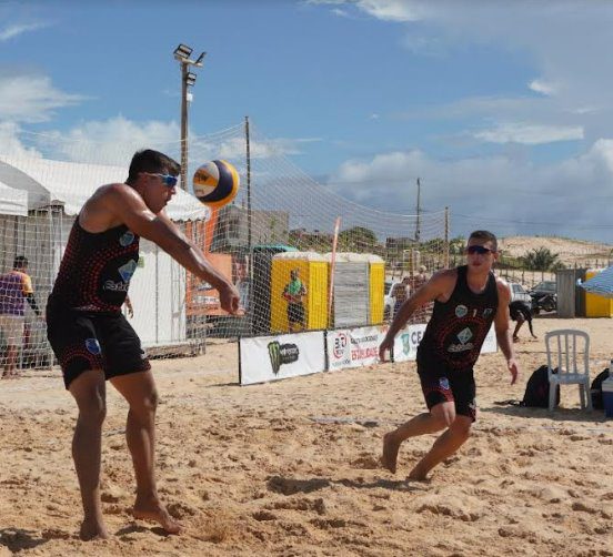 Atletas de MS: Anthony e Cadu representam o Brasil no Mundial Universitário de Vôlei de Praia