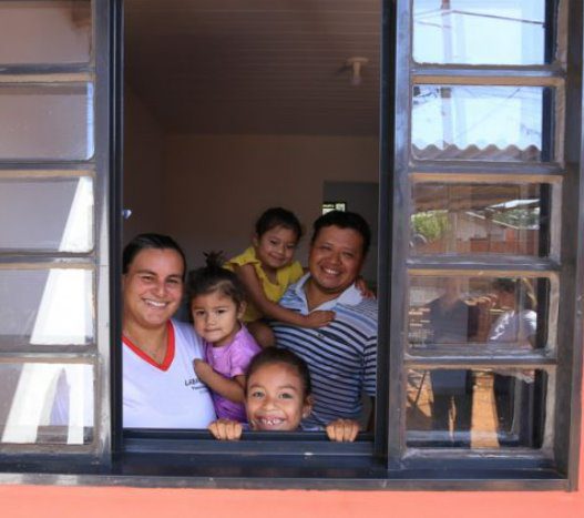 Prefeitura entrega mais 40 moradias para famílias do Cidade de Deus