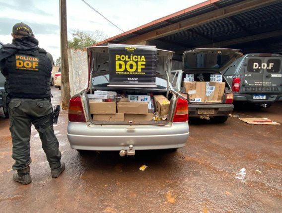 DOF apreende dois veículos com quase R$ 150 mil em essências de narguilé e cigarros contrabandeados