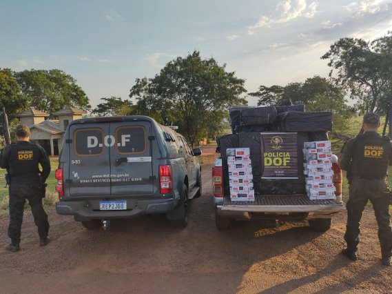 DOF apreende caminhoneta com placa paraguaia carregada com cigarro contrabandeado