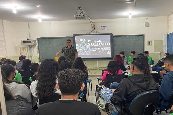 Exército fez palestra na Escola Estadual Sebastião Santana de Oliveira