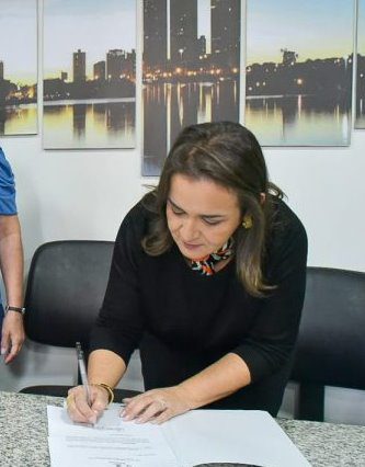 Prefeita Adriane Lopes tira do papel plano de cargos que contempla mais de 600 servidores de nível superior