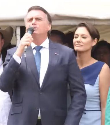 Bolsonaro discursa para multidão no 7 de Setembro em Brasília