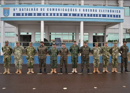 Militares do Exército do Paraguai conhecem Batalhão de Comunicações e Guerra Eletrônica do CMO em Campo Grande