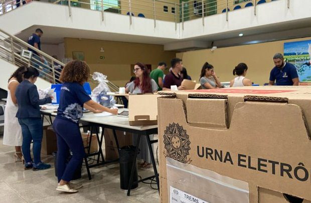 Eleições 2022: Urnas que serão utilizadas no 2º turno começam a ser entregues em Campo Grande
