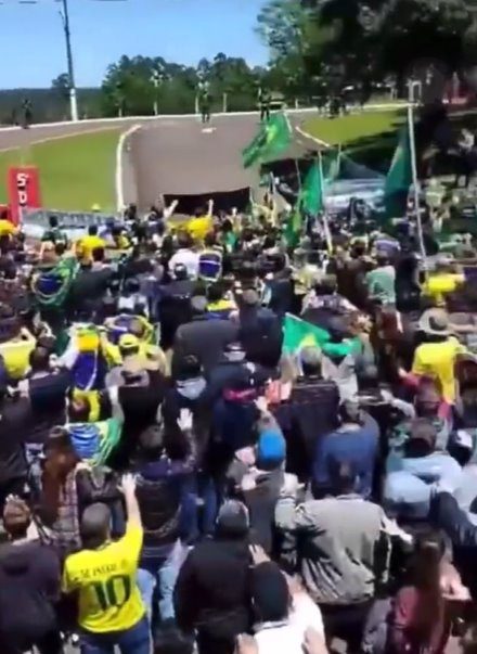 Manifestações na porta dos quartéis em Brasília e São Paulo entram no 12° dia