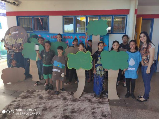 Projeto Florestinha de Amambai realiza Educação Ambiental para 80 alunos por meio de teatro com vários temas ambientais
