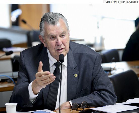 Senadores aliados de Bolsonaro acionam Aras para investigar eleições