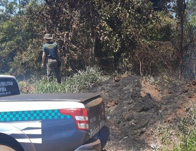 Polícia Militar Ambiental de Costa Rica autua infrator em R$ 2 mil por incendiar vegetação