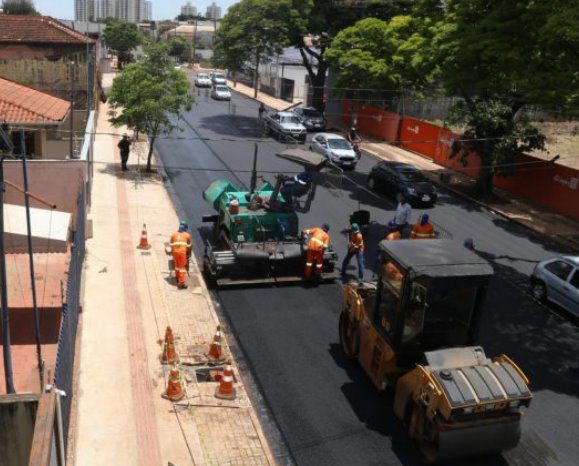 Em duas semanas, Prefeitura prevê finalização de recapeamento e de calçadas na área central