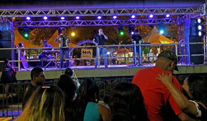 Três Lagoas: Com show de Tony e Wander e Grupo do Mato, Cultura encerra abertura das Festividades Natalinas
