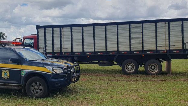PRF recupera caminhão roubado no estado vizinho de Mato Grosso