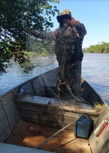 Polícia Militar Ambiental de Dourados apreende 11 redes de pesca e 27 anzóis de galho no rio Dourados