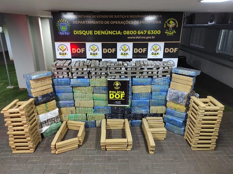 DOF apreende carregamento de 2,6 toneladas de maconha em Amarok