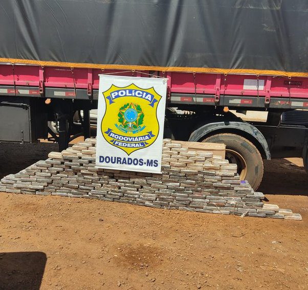 Dourados: PRF apreende 242 kg de cocaína em tanque de combustíveis de caminhão