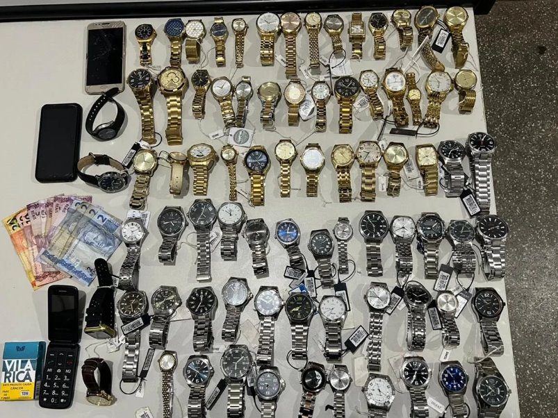Polícia Militar apreende em Paranaíba grande quantidade de relógios de pulso com procedência duvidosa