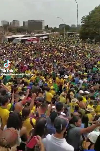 Manifestação em Brasília reúne multidão em protestos contra Lula
