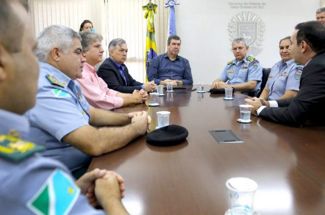 Governador Eduardo Riedel dá posse à novo comandante da PM e ao delegado-geral da Polícia Civil