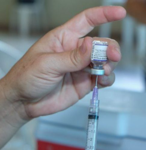 Prefeitura abre três unidades para vacinação e testagem de Covid-19 neste sábado