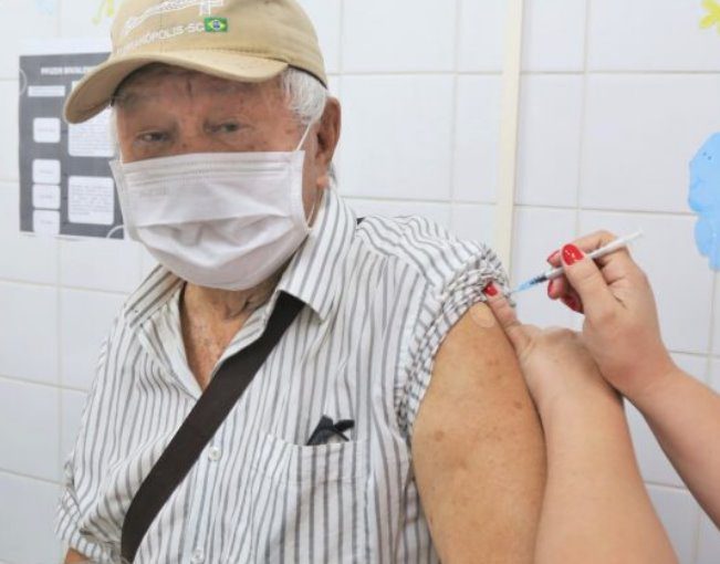Campo Grande amplia aplicação da vacina bivalente para idosos de 68 anos ou mais