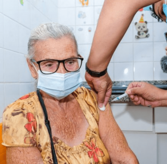 Covid-19: Vacina bivalente é liberada para pessoas com 64 anos ou mais
