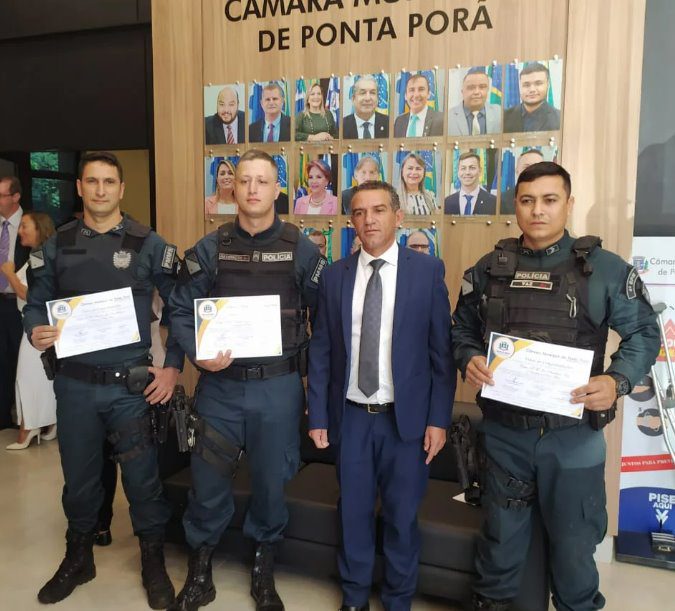 Policiais que salvaram bebê no Distrito de Nova Itamarati são homenageados pela Câmara Municipal de Ponta Porã